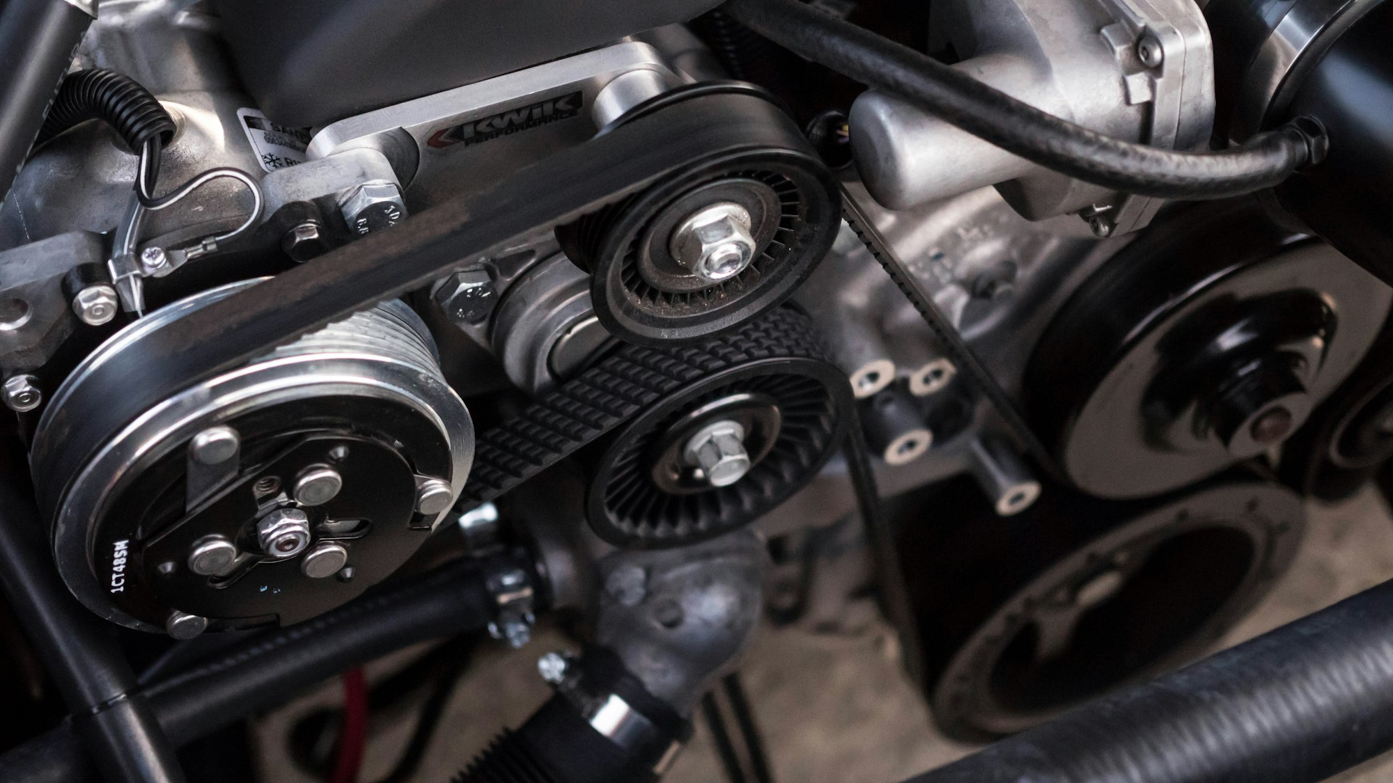Precízna práca na motore — Motor Clinic Nitra